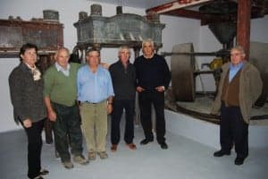 Integrantes de la almazara La Unión de Salas Altas. Foto JLP.