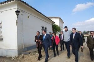 Autoridades durante su visita a la Casa de Labor de Monzón. Foto JLP.