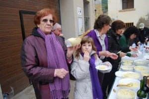 Mari Carmen elaboró el mejor ajaceite. Foto JLP.