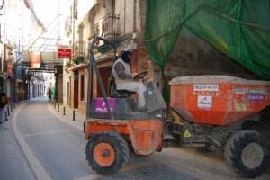 Los trabajos de reforma ya han comenzado en la calle Argensola. Foto JLP.