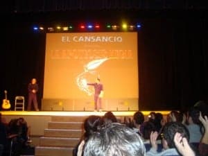 El sobrino de Buenafuente define el espectáculo como "un monologo humorístico donde se repasan los momentos claves de su vida anterior antes de llegar donde ha llegado salpimentado con canciones".