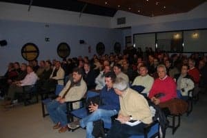 Trabajadores de Brilén durante una asamblea. Foto S.E.