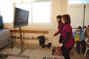 Inmaculada Subías y Yolanda Arazo en una competición de videoconsola. Foto JLP.