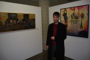 El autor junto a su obra. JLP.