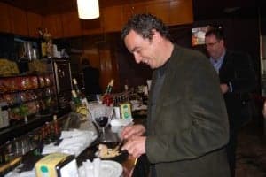 Fernando Heras, alcalde de Monzón, de tapeo. JLP.