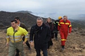 Bone visitó el incendio. 