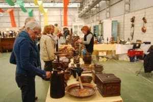 La feria contó con objetos de todo tipo. JLP.
