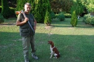 Julián Oliván y su perra reis. JLP.