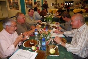 El jurado probando los quesos. JLP.