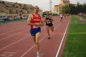 El barbastrense Paco Dorado, del Hinaco Monzón, en los 1.500. JLP.