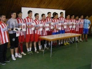 Los trece jugadores renovados. Á.H.