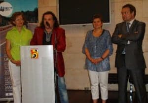 Alcaldesa de Graus, Mª Victoria Celeya; director del Ribagorza Pop Festival, Luis Calvo; presidenta de la Comisión de Cultura de la Diputación Provincial de Huesca, Elisa Sanjuán; director provincial de Ibercaja, José Luis Novellón, y el representante de Schweppes, José de Diós. 