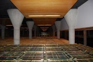 Cava de vinos de botellas de Enate. JLP.