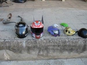 Cascos de las motocicletas robados. 