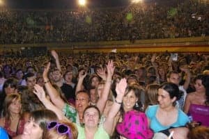La plaza estuvo llena para ver a Bisbal. JLP.