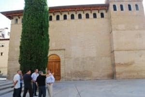 Calvera, Cosculluela y técnicos municipales analizan las próximas actuaciones en el entorno. JLP.