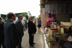 Arguilé en su visita a la feria. JLP.