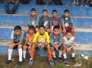 La peña 96º de Barbastro vestirá a un equipo de fútbol guatemalteco.