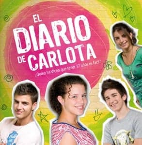  Archivado en: Comedia, España  FichaCartelFotosSinopsisTráilerPreviaCríticasComentarios  Dirección: José Manuel Carrasco. País: España. Año: 2010. Duración: 110 min. Género: Comedia. Interpretación: Maxi Iglesias (Lucas), Andrea Ros (Carlota), Lydia Fairen (Elisa), David Castillo (Sergio), Lorena Mateo (Mireia), Marcel Borràs (Oriol), Sergio Paralejo (Durán), Omar Muñoz (Marcos), Benito Sagredo (Gregorio), Luis Callejo (Manuel), Ana Rayo (Nuria). Guión: Roberto Santiago, Ángela Armero y José Manuel Carrasco; basado en la novela “El diario rojo de Carlota” de Gemma Lienas. Producción: Mariela Besuievsky y Gerardo Herrero. Música: Xavier Font y Arturo Vaquero. Fotografía: David Azcano. Montaje: Fernando Pardo. Diseño de producción: Federico García Cambero. Vestuario: Cristina Rodríguez. Distribuidora: Aurum. Estreno en España: 23 Julio 2010. Cartel  "El diario de Carlota" Fotos  Sinopsis  Carlota tiene 16 años y su cabeza está llena de preguntas sin respuesta. Sobre todo, después de que el chico que más le ha gustado en toda su vida, acaba de dejarla sin ninguna explicación. Por eso decide escribir un diario donde anotar sus experiencias y las de sus amigas, para ver si así encuentra alguna solución a todo lo que le ocurre. Sus mejores amigas son Elisa y Mireia. Elisa no ha tenido mucha suerte con los chicos, pero acaba de conocer a Lucas, un apuesto jugador de baloncesto, y se meterá en un buen lío para conquistarlo. Mireia es la más experimentada del grupo. Por otra parte, están los padres de Carlota, que han decidido separarse. Ahora, Carlota y su hermano Marcos viven con su padre, que es un desastre. En medio de este caos, Carlota contará con el apoyo de Sergio, un chico fanático del cine que se enamorará perdidamente de ella. www.labutaca.net