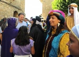 Iglesias conversa con los actores. 