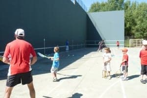 Sesión del taller de frontenis. 