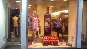 Escaparate de Pilar Larrosa.
