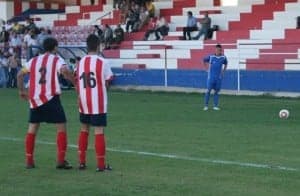 El Valdefierro creo mucho peligro a balón parado. Carlos Marco.