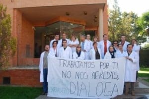 Concentración en las puertas del juzgado de Barbastro. JLP.
