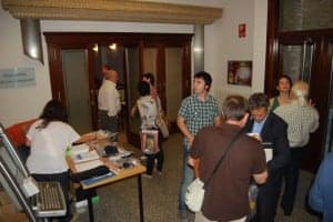 Entrega de documentación en la UNED. JLP.