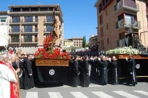 Los dos pasos se encuentran en la Plaza Aragón. JLP.