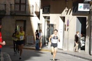 Roncero y El Wardi por las calles de Barbastro. JLP.