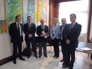 Larraz con los empresarios. 