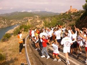 Los corredores llegando a Torreciudad.