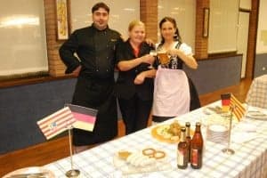 Cocinero, gerente y una camarera de El Tozal. JLP.