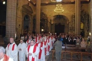 Una treintena de sacerdotes acompañaron al obispo. JLP.