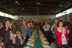 Un millar de socialistas arroparon a Almunia. JLP.