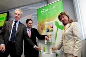 Juan Carlos Mampaso, director de SIGRE, Juan Carlos Gimeno, presidente del Colegio Oficial de Farmacéuticos de Zaragoza y Ana Sesé.