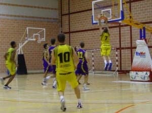 Villacampa machaca un servicio de Ruiz en alleyup.