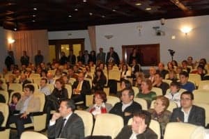 Alumnos y docentes en el acto de apertura de la UNED. JLP.