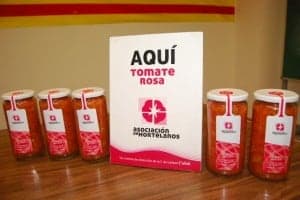 Botes de tomate rosa en conserva. JLP.