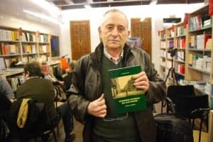 José Bibián con su libro. JLP.