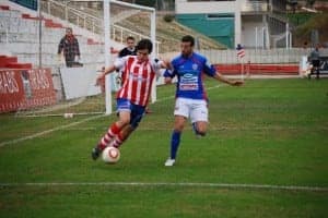 El Barbastro defendió bien su meta. JLP.