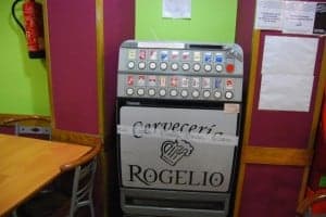 Máquina expendedora de Cervecería Rogelio. JLP.