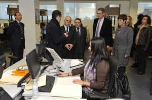 Larraz y Noeno en su visita al centro de Huesca. 