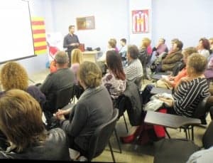 Betorz durante su charla en Monzón.