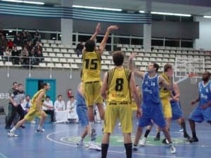 Los triples de Sutina(6 de 8) fueron letales para SantFeliu. G.U.