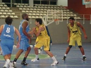 La defensa mantuvo a Cosehisa en los momentos peores. G.U.