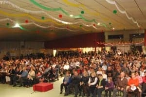Más de un millar de personas siguieron las actuaciones. JLP.