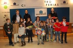 Algunos de los ganadores con los organizadores. JLP.