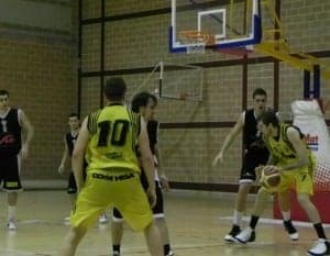 Villacampa cobró la mitad de faltas de Mollet pero no jugó a gusto. G.U.